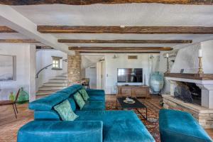 Villa Amyra With Pool - Happy Rentals