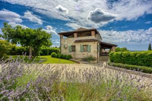 Villa Amyra With Pool - Happy Rentals