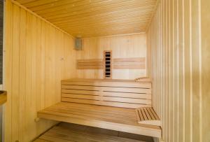 Brooklyn Apartment Spa and Pool Beach Resort - parking