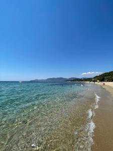 Maisons de vacances Maison de village met terras, op 20 min. afstand van Saint-Tropez. : photos des chambres