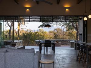 Lavish villa in Hoedspruit with hot tub