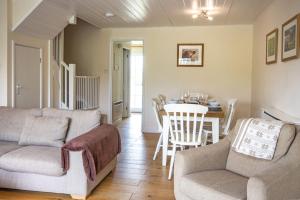 Isis Lakes 67, Wren Lodge