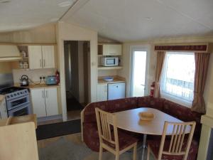 Golden Sands: Richmond GS:- 6 berth, Blow heated, Access to the beach