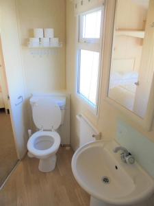 Golden Sands: Richmond GS:- 6 berth, Blow heated, Access to the beach