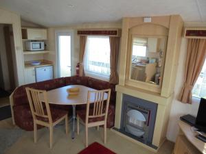 Golden Sands: Richmond GS:- 6 berth, Blow heated, Access to the beach