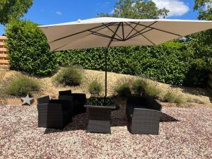 Villas Domaine de Nougayrol Large Luxury Villa with Private Pool, Free WiFi & Parking in Outstanding Vineyard : photos des chambres