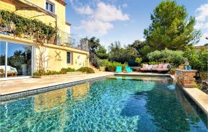 Maisons de vacances Nice Home In Beaucaire With Outdoor Swimming Pool, Wifi And 1 Bedrooms : photos des chambres