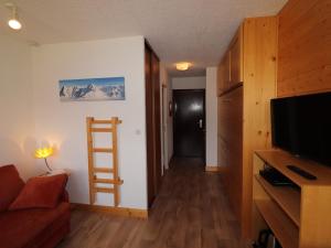 Studette Rénovée 2 Pers. Proche Pistes avec Balcon - FR-1-502-386