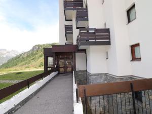 Studio rénové proche pistes avec balcon - FR-1-502-386
