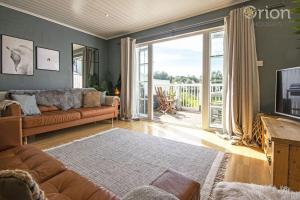 Windrush Lake 87, The Retreat - P