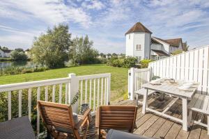 Windrush Lake 87, The Retreat - P