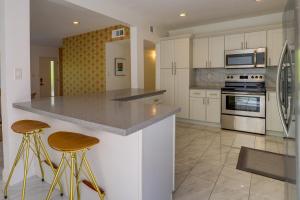 Sunny Palm Springs Townhome with Pool Access!