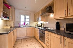 Windrush Lake 89, Lodge View - P