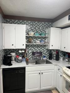 Log Cabin Close to Percy Preist Lake