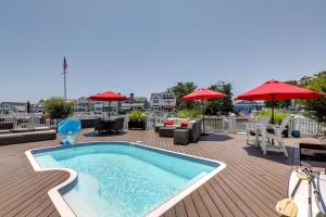 obrázek - Waterfront Ocean City Escape with Large Deck, Pool!