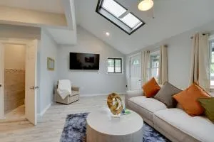 Stylish Harveys Lake Apt - Steps to the Water! - Wyalusing