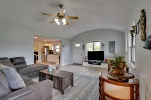 Second-Floor Harveys Lake Apartment with Deck! - Wyalusing