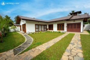Mother’s Nest Villa with Pool