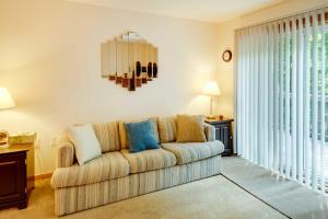 Lovely White Mountains Condo Hike, Ski and Unwind!