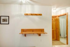 Lovely White Mountains Condo Hike, Ski and Unwind!