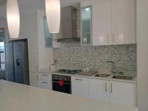 Stylish modern 2 bed apartment in Shakas Rock