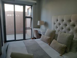 Stylish modern 2 bed apartment in Shakas Rock