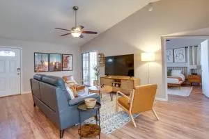 Modern Peoria Home with Pool Access and Private Yard! - 森城