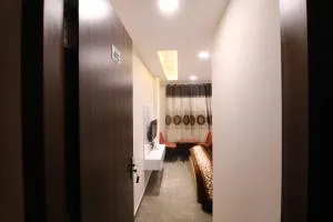 OVEL HOTEL (24 × 7) - Barnāla