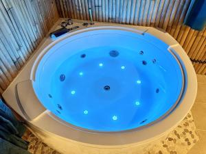 Appartements NEW Jacuzzi Bora-Bora a Narbonne : photos des chambres