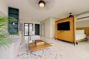 La Moderna by Wynwood House