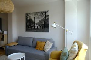 Adarve, con parking y vistas a la muralla