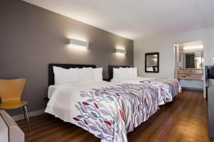 Deluxe Room with Two Queen Beds Non-Smoking room in Studio 6-Vero Beach FL