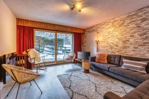 Nev 404 Centrally located 6 pax apartment and garage