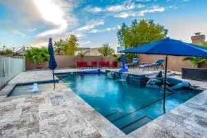 Pet-Friendly Glendale Home with Pool and Putting Green - Deer Valley