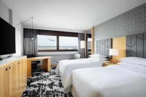 Deluxe Room, Guest room, 2 Twin room in Sheraton Frankfurt Airport Hotel & Conference Center