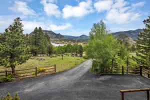Alpine Suite - Minutes to RMNP, Hot Tub!