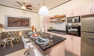 Tamarindo Gem: 1BR Apt in Heart!