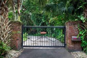 Studio in Paradise - Лодерхилл