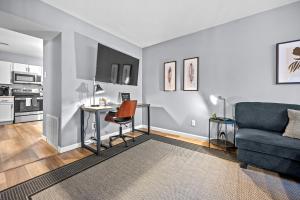 Saint Charles 2 Bedroom Townhome Retreat