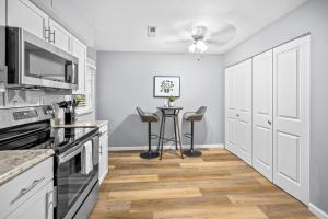 Saint Charles 2 Bedroom Townhome Retreat