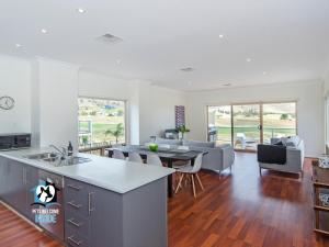 Contemporary Golf Course Frontage 3BR