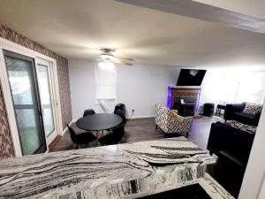 4-Bedroom House Close to Beach