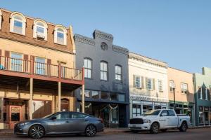 Historic Main St Apt | Private Garage