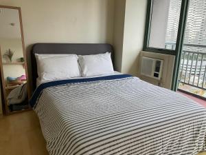 SHAW BLVD 69 sqm 2 bdrm w WiFi, parking, across Shangrila Mall