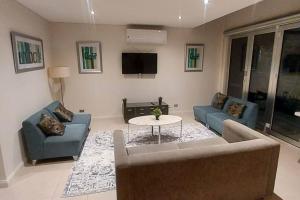 Large Home @Kingston Foreshore