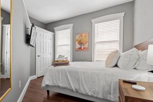 Main Street Living! 2 Bedroom Unit right On Main!