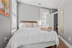 Main Street Living! 2 Bedroom Unit right On Main!