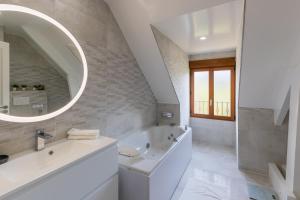 Maisons de vacances La Petite Chalautriere - Avec grand jardin : photos des chambres