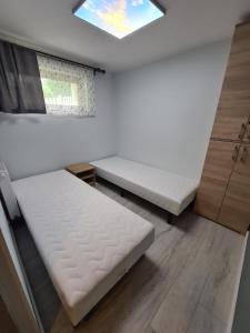 Apartament w zabytkowym parku nad jeziorem