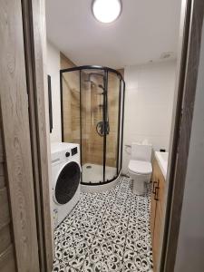 Apartament w zabytkowym parku nad jeziorem